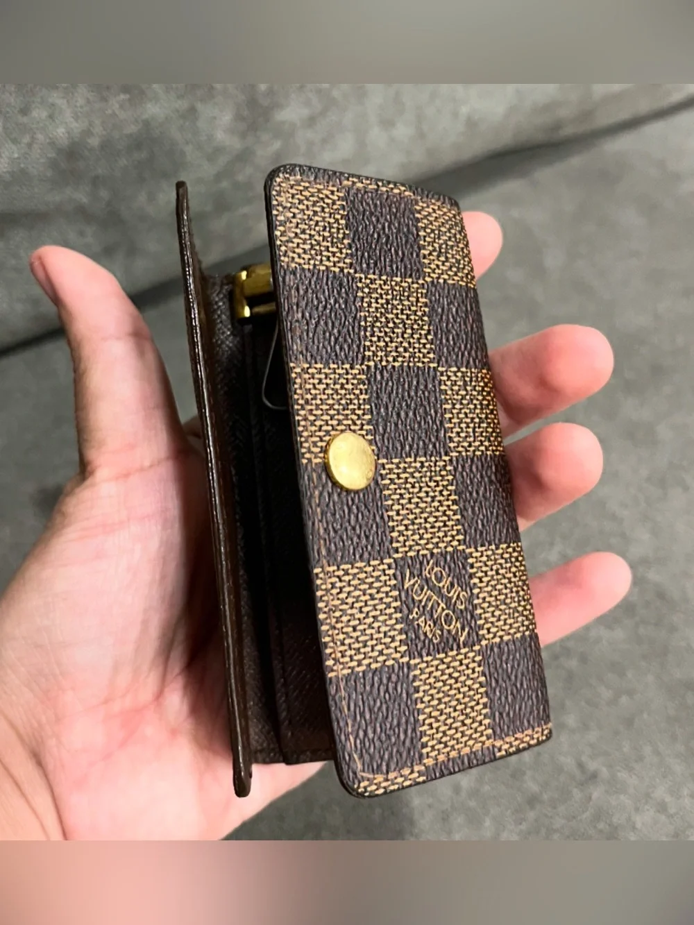 Louis Vuitton - Picture 4 of 15